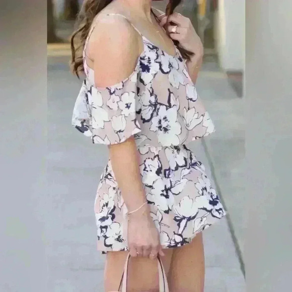 J.O.A Los Angeles Floral Romper Cold Shoulder Size XS - Picture 3 of 10